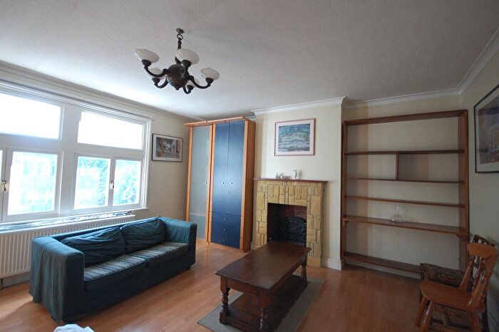 Studio To Rent In Chiswick High Road, London, W4