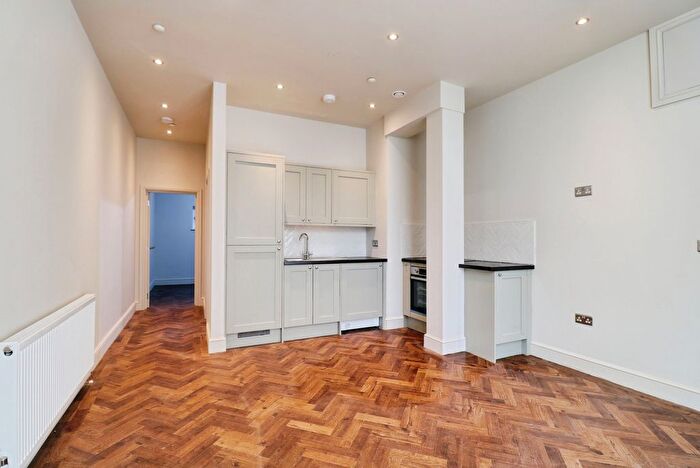 2 Bedroom Flat To Rent In Southchurch Road, Southend-On-Sea, SS1