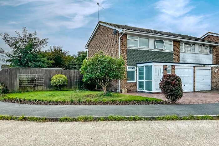 4 Bedroom Semi-Detached House For Sale In Estuary Gardens, Great Wakering, SS3