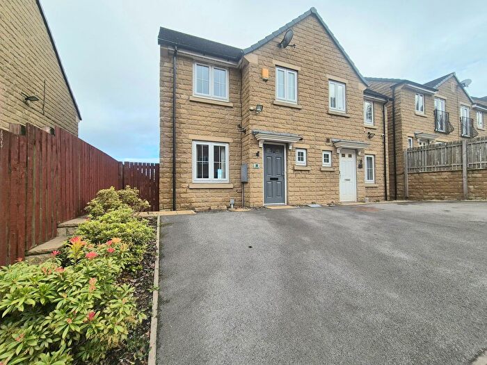 3 Bedroom Semi-Detached House To Rent In Fountain Head Road, Halifax, HX2