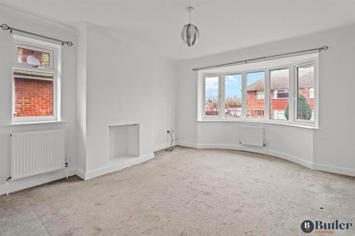 2 Bedroom Semi-Detached Bungalow For Sale In Greenfield Avenue, Kettering, NN15