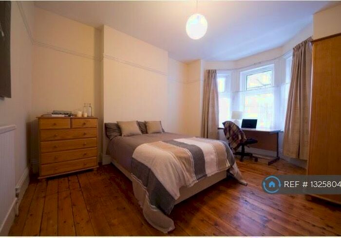 5 Bedroom Terraced House To Rent In Fosse Road South, Leicester, LE3