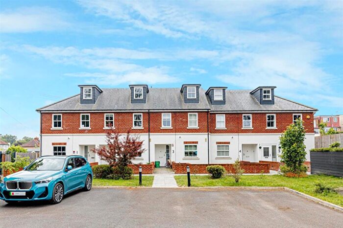 4 Bedroom Terraced House For Sale In Accommodation Road, Cockfosters, Barnet, EN4