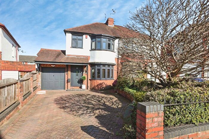 2 Bedroom Semi Detached House For Sale In Timberdine Close, Halesowen, B63