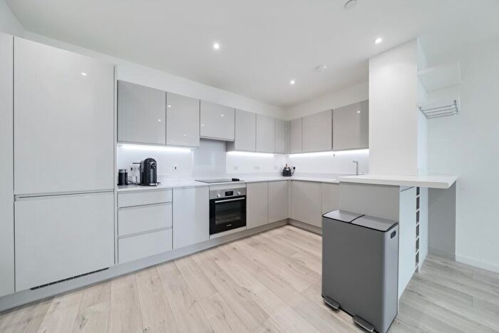 2 Bedroom Apartment For Sale In Falconbrook Gardens, Silvertown Way, London, E16
