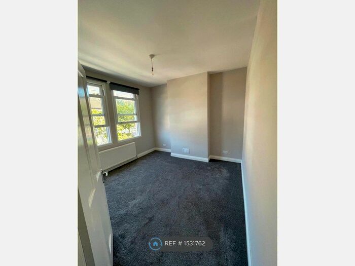 2 Bedroom Flat To Rent In Danbrook Road, London, SW16