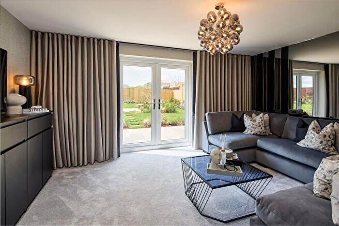 2 Bedroom Apartment For Sale In Finchley, London, N3