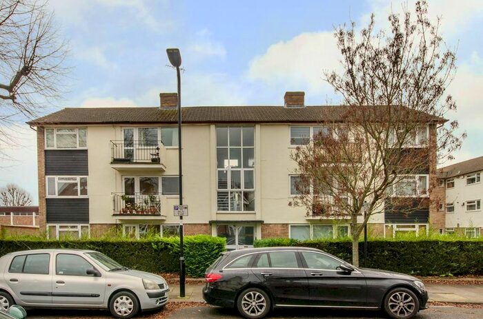 2 Bedroom Flat To Rent In Clitherow Avenue, Hanwell, London W7