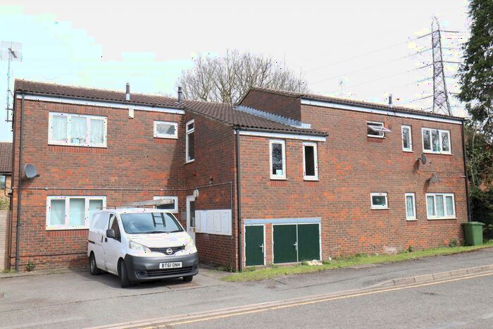 1 Bedroom Flat To Rent In Long Hedge, Great Northen Road, LU5