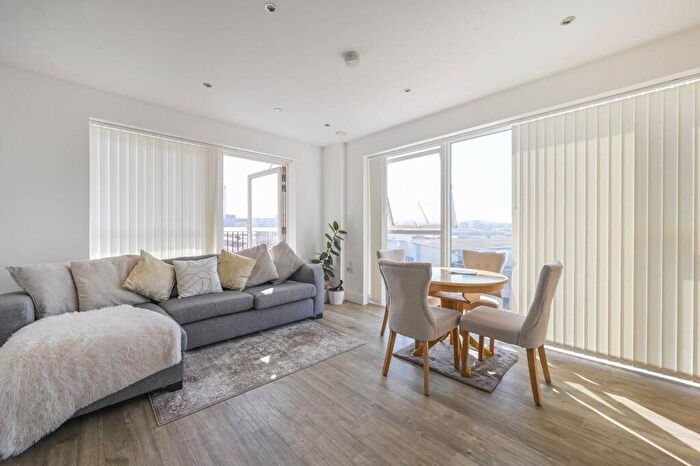2 Bedroom Flat To Rent In Silvertown, Silvertown, London, E16