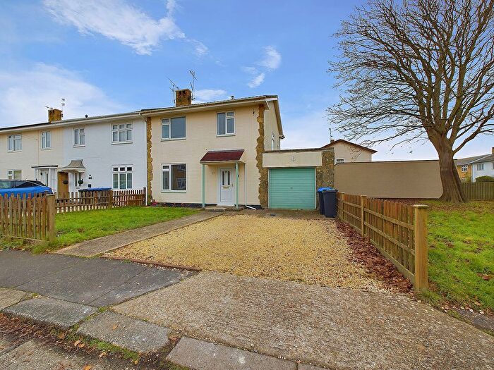 3 Bedroom End Of Terrace House To Rent In Montrose Close, Worthing, BN12