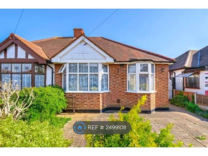 2 Bedroom Bungalow To Rent In Kelsie Way, Ilford, IG6