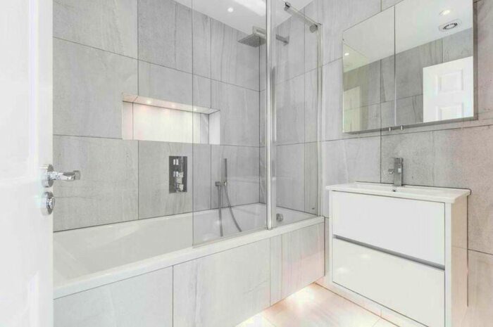 2 Bedroom Flat To Rent In Queens Avenue, Muswell Hill, N10