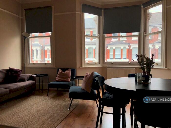 2 Bedroom Flat To Rent In First Floor, London, N5