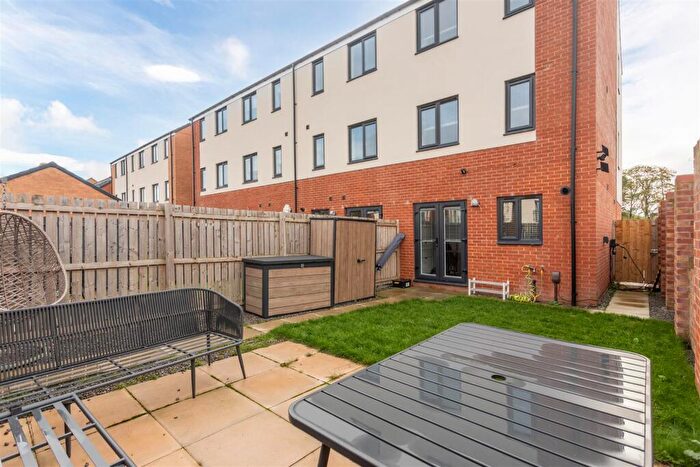 3 Bedroom Town House For Sale In Willowbay Drive, Great Park, NE13