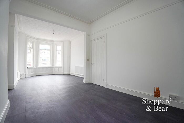 5 Bedroom Terraced House For Sale In Court Road, Barry, CF63