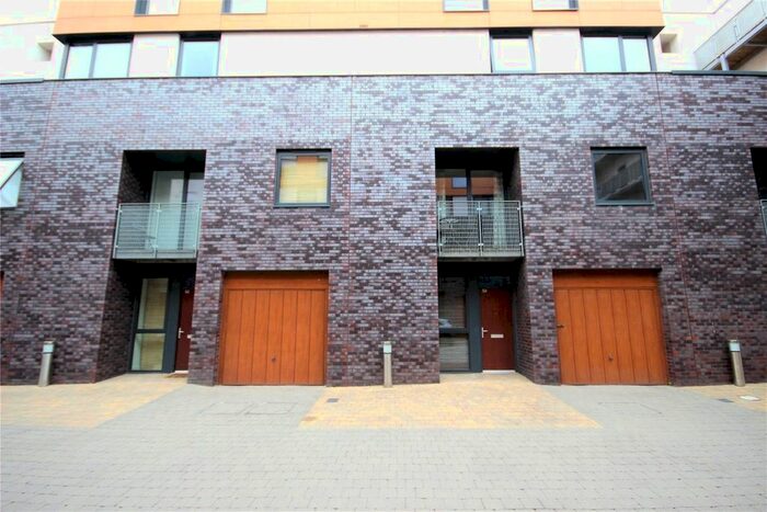 2 Bedroom Town House To Rent In Advent Way, Manchester, M4