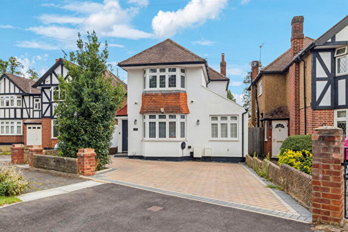 3 Bedroom Detached House For Sale In Park View, Hatch End, Pinner, HA5