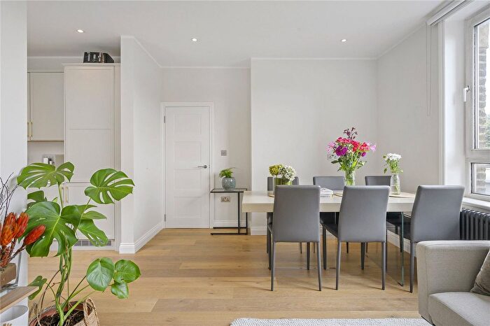 2 Bedroom Flat For Sale In Highbury Corner, London, N5