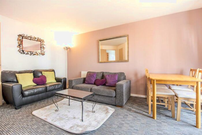 3 Bedroom Apartment To Rent In &#;pppw - Rialto Building, City Centre, Newcastle Upon Tyne, NE1