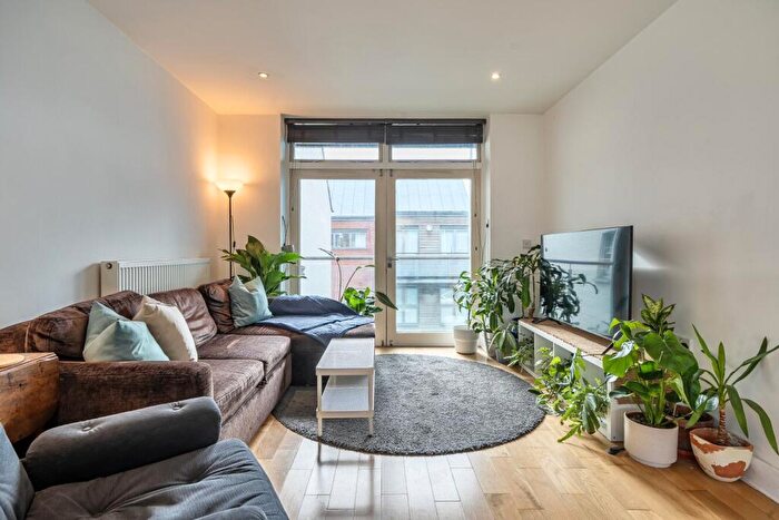 2 Bedroom Flat For Sale In Alberta Street, Walworth, London, SE17