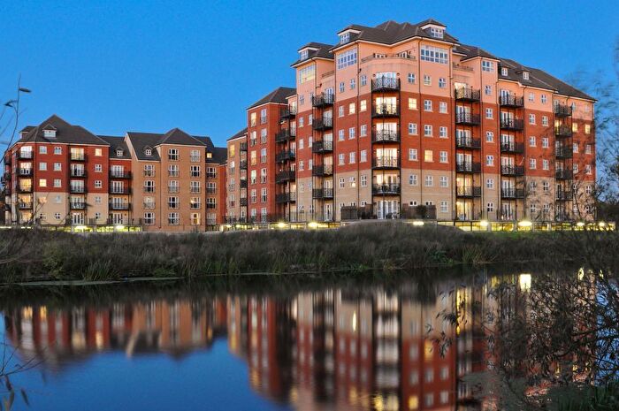 3 Bedroom Flat To Rent In Palgrave Road, Bedford, Bedfordshire, MK42