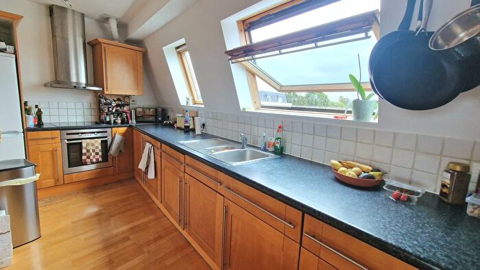 2 Bedroom Flat To Rent In Grafton Yard, London, NW5