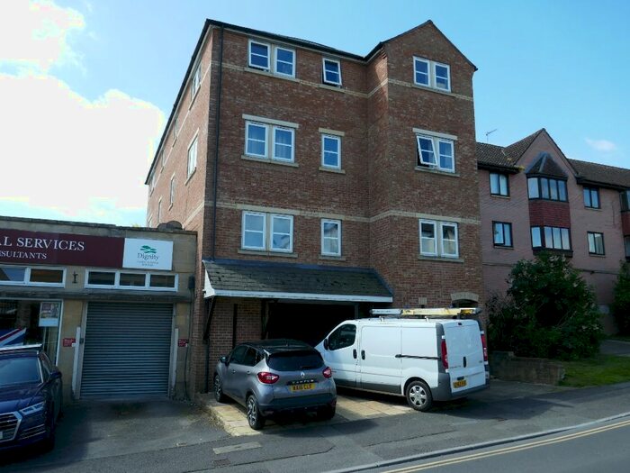 2 Bedroom Flat To Rent In South Street, Yeovil, BA20