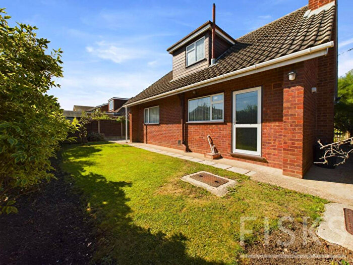 3 Bedroom Detached House For Sale In Handel Road, Canvey Island, SS8