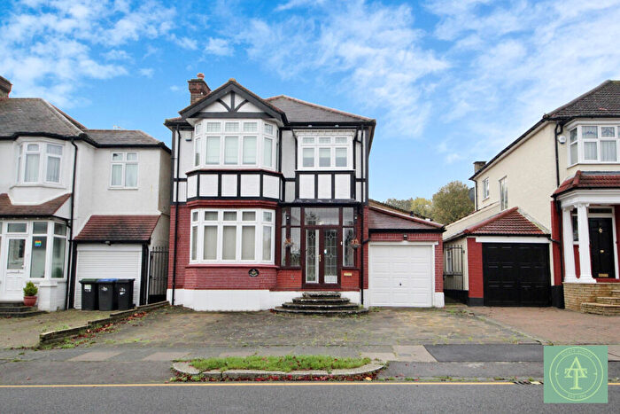 3 Bedroom Detached House To Rent In Wynchgate, London, N14