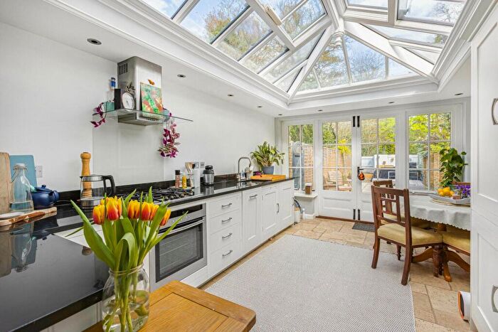 2 Bedroom Cottage To Rent In High Road, Essendon, AL9