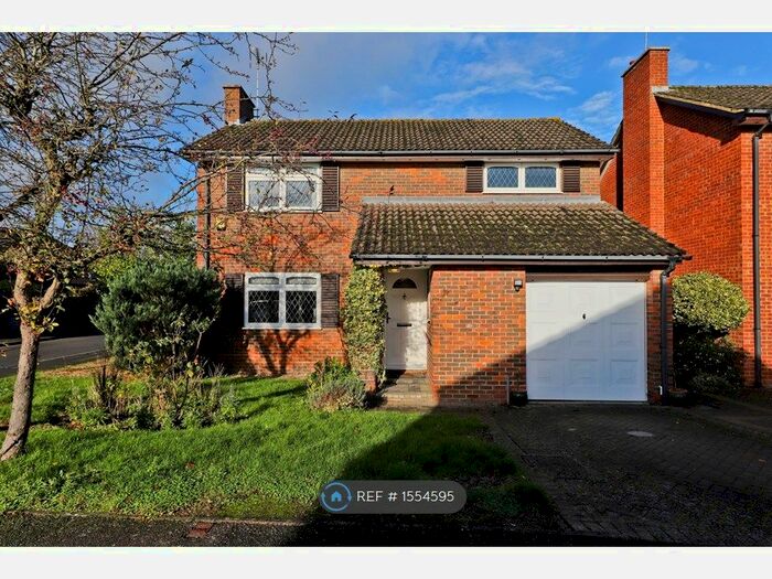 4 Bedroom Detached House To Rent In Thames Drive, Ruislip, HA4