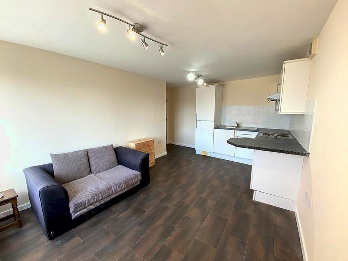 1 Bedroom Flat To Rent In Canal Walk, Portsmouth, PO1