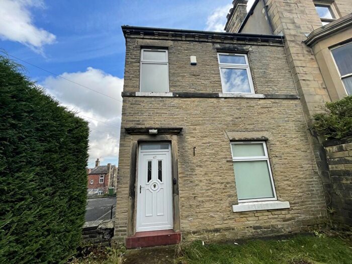 3 Bedroom Terraced House To Rent In Mount Street, BD19