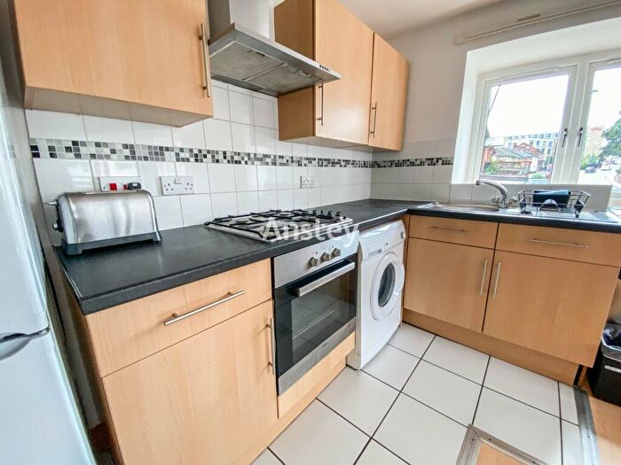 3 Bedroom Flat To Rent In Portswood Road, Southampton, Hampshire, SO17