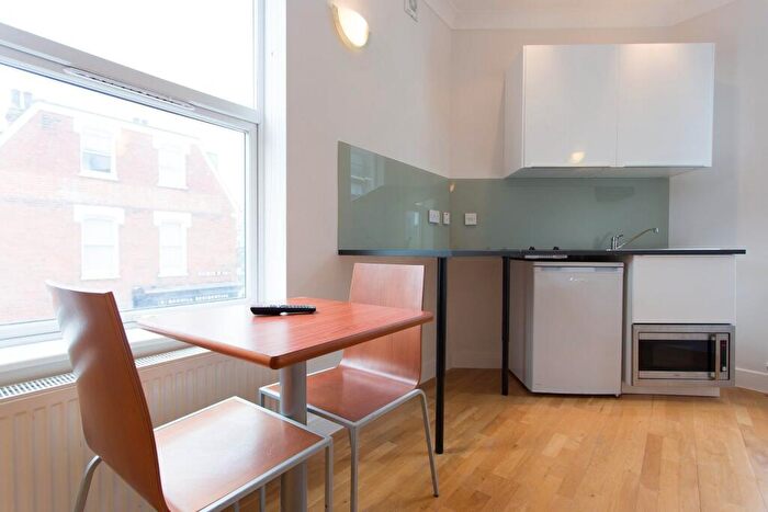Studio To Rent In Flat, Fortune Green Road, West Hampstead, NW6