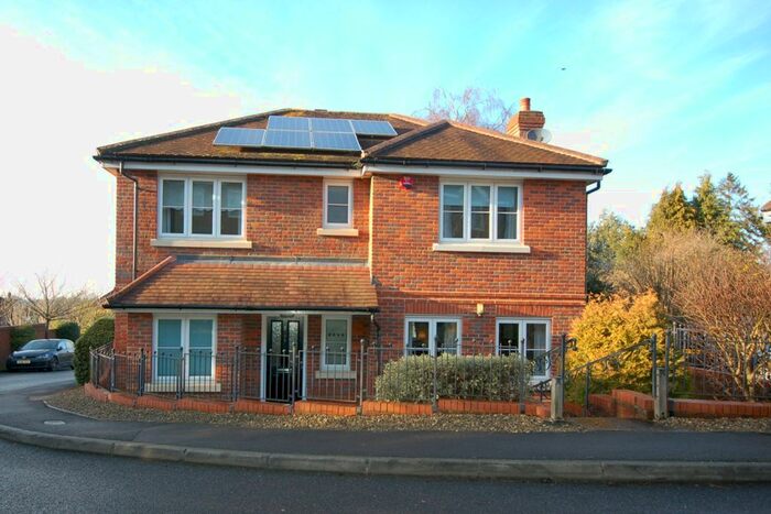 4 Bedroom Detached House To Rent In Parkfield Rise, Princes Risborough, Buckinghamshire, HP27