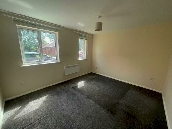 1 Bedroom Flat To Rent In Porter Close, West Thurrock, RM20