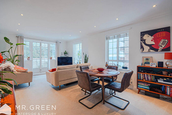 2 Bedroom Apartment For Sale In San Remo Towers, Sea Road, Boscombe Spa, BH5