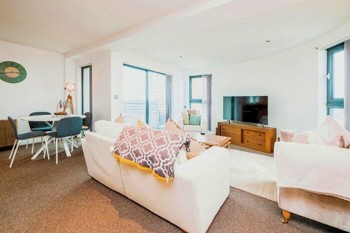 2 Bedroom Apartment To Rent In Churchill Way, Cardiff, CF10