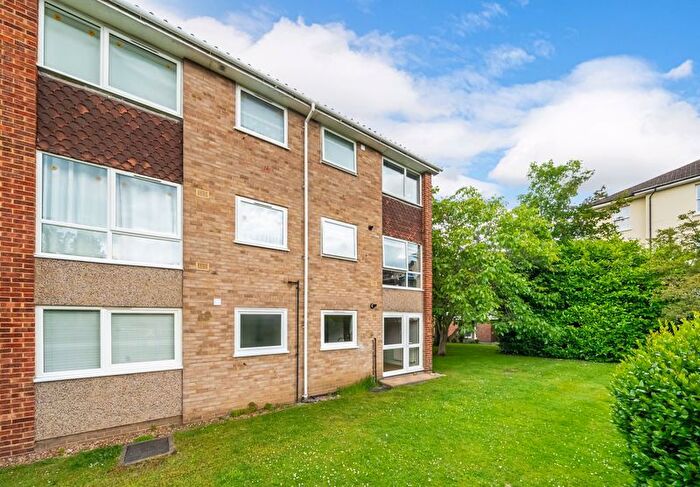 2 Bedroom Flat To Rent In Ewell Road, Surbiton, KT6