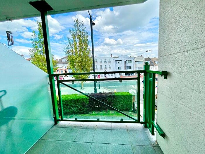 1 Bedroom Flat For Sale In Hamlet Court Road, Westcliff-On-Sea, Essex, SS0