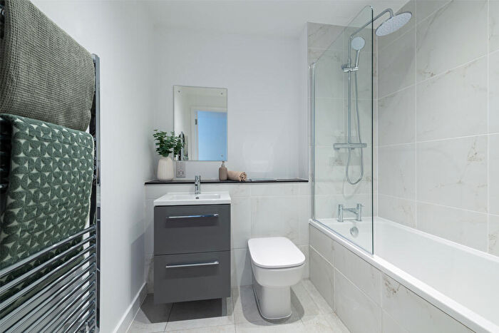 2 Bedroom Flat To Rent In Altitude At Phoenix, Saxton Lane, Leeds, West Yorkshire, LS9