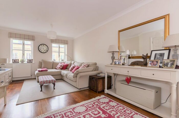 4 Bedroom Mews To Rent In Sycamore Mews, London, SW4