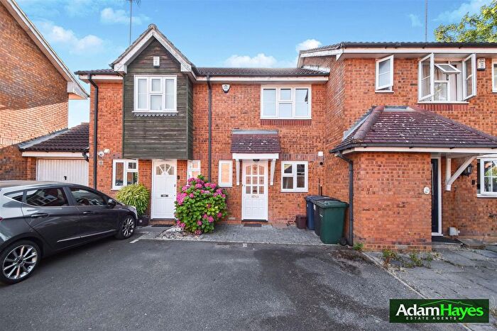 2 Bedroom Terraced House To Rent In Hemingford Close, North Finchley, N12