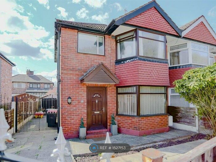 3 Bedroom Semi-Detached House To Rent In Castlewood Road, Salford, M7