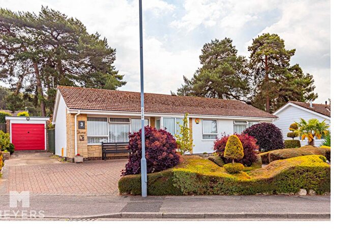 3 Bedroom Detached Bungalow For Sale In Dreswick Close, Christchurch, BH23