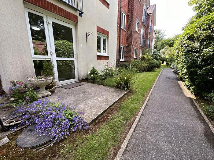 1 Bedroom Retirement Property For Sale In Christchurch, BH23