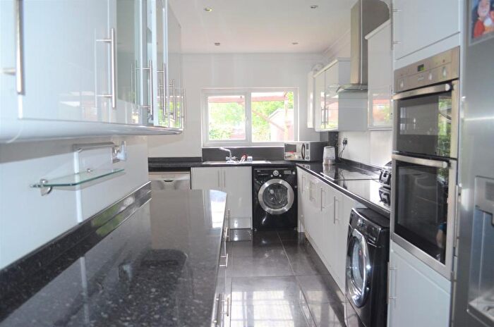 3 Bedroom Terraced House To Rent In Banstead Gardens, Edmonton, N9