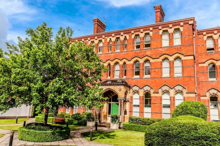 2 Bedroom Flat To Rent In Chelsea Square, GL50